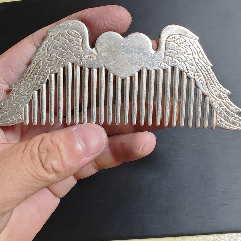 Elegant Retro Wing & Heart Eng - House Hair Care recension och pris